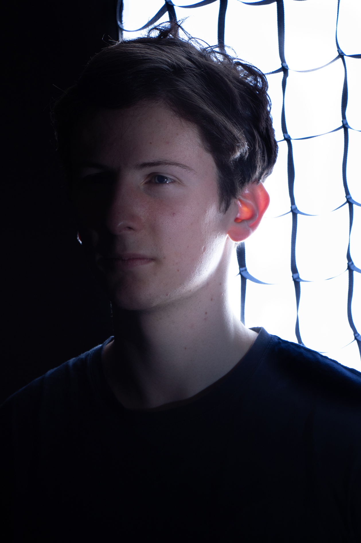 Homme avec lumière derrière